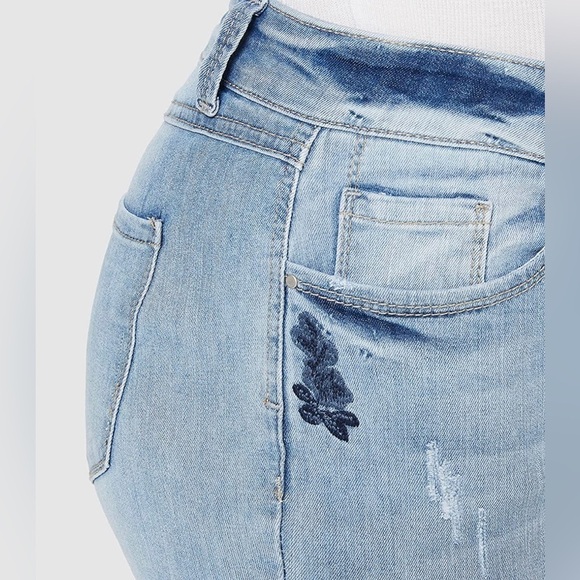 Find. Ladies jeans with hip embroidery 33X28 - Picture 3 of 15